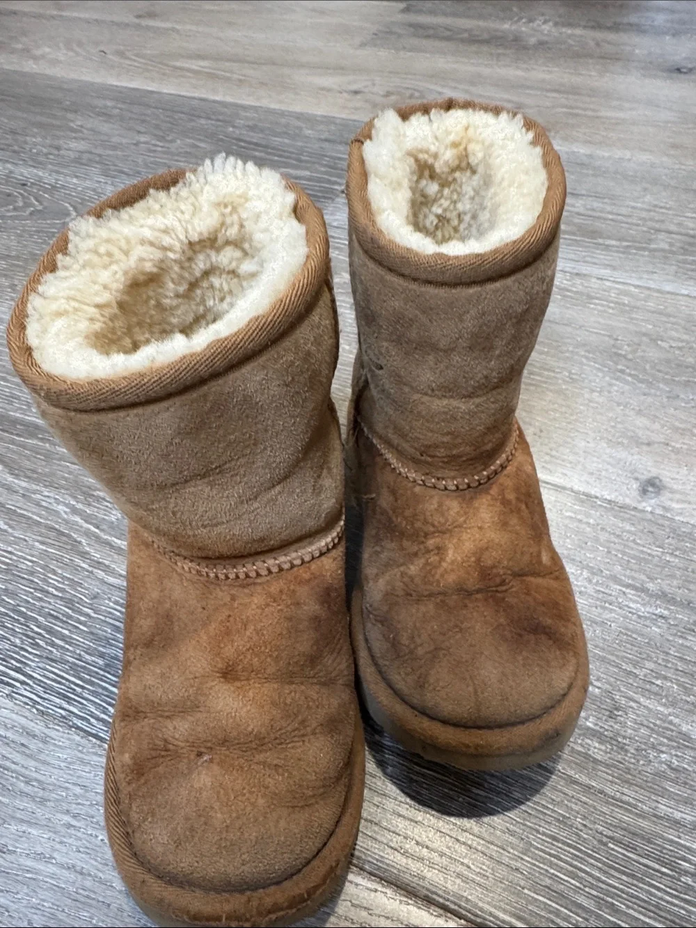 UGG Kids Classic Short Sheepskin Boots - Chestnut/Tan